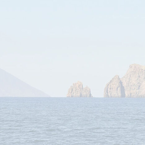 Troppi gatti nella zona del porto di Panarea